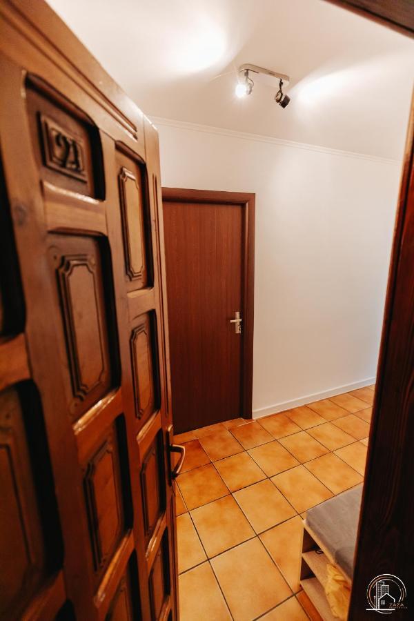 Zaza Apartament - Central Area, With Balcony Targu Jiu Luaran gambar